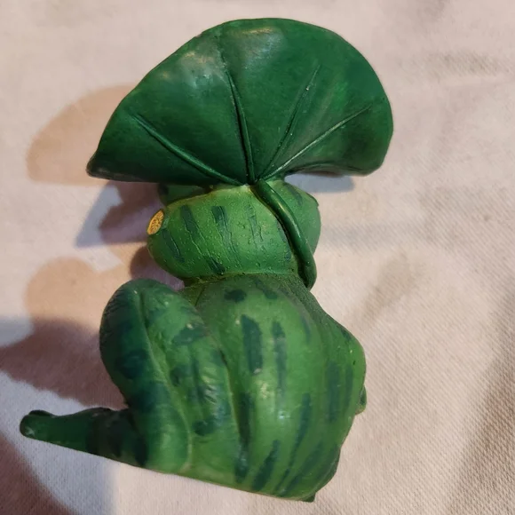 Frog Figurine with Lily Pad Vintage Garden Decor - Picture 5 of 8